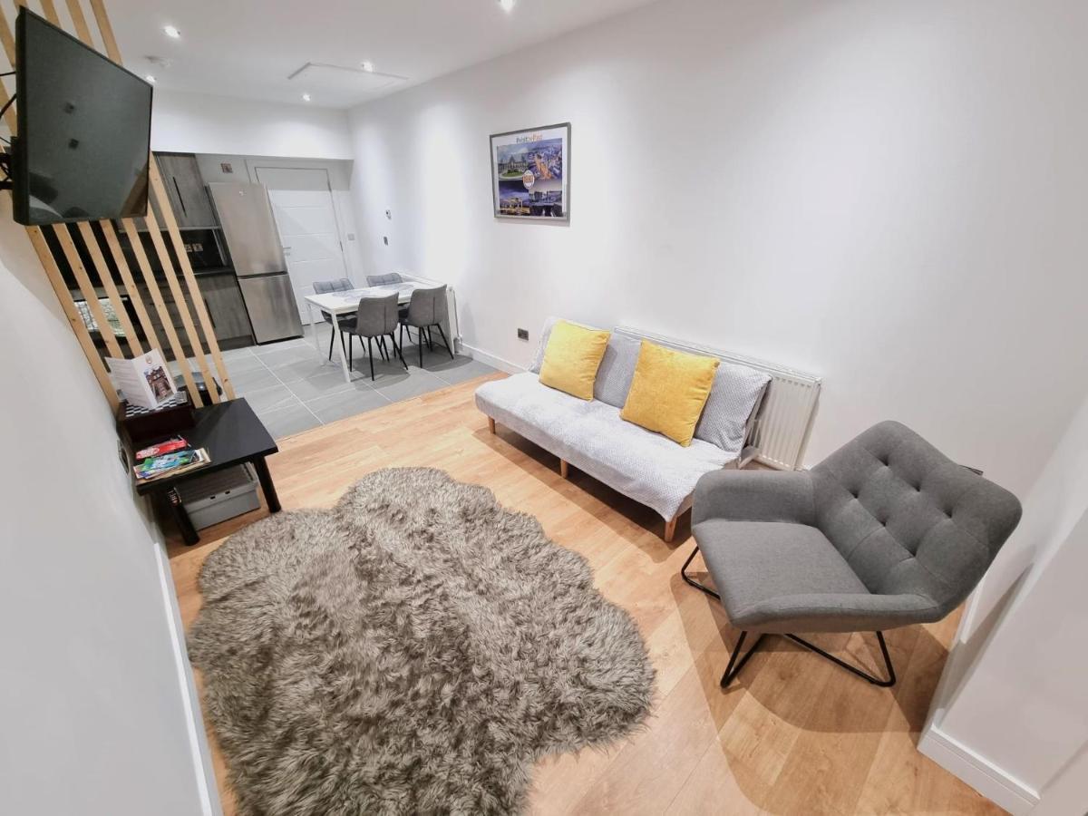 Lmk, Spacious 1 Bedroom Ground Floor Apartment, Ev Charger, Free Parking Wi-Fi, Great Location Belfast Exterior photo